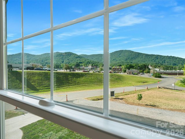 100 Red Twig Lane Unit 102, Burnsville, NC 28704