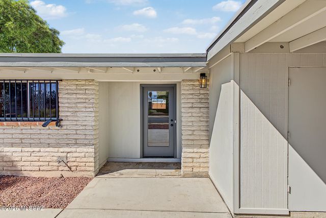 8425 E Mary Drive, Tucson, AZ 85730