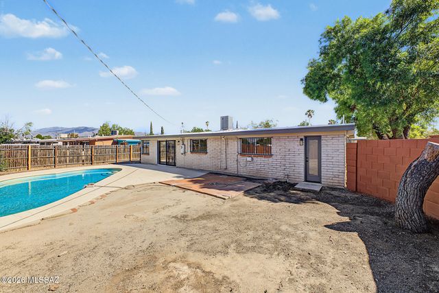 8425 E Mary Drive, Tucson, AZ 85730