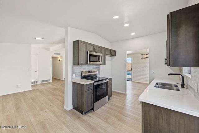 8425 E Mary Drive, Tucson, AZ 85730
