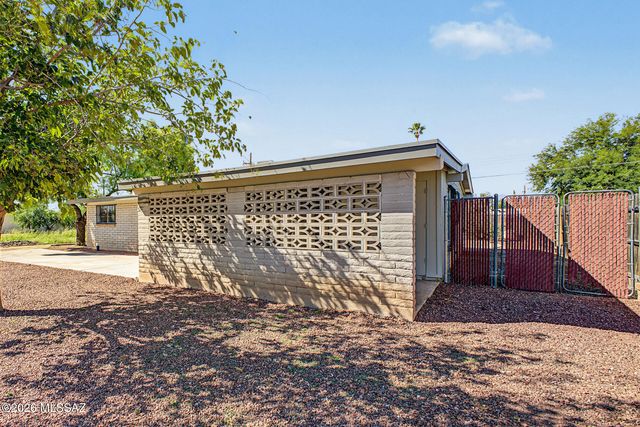 8425 E Mary Drive, Tucson, AZ 85730