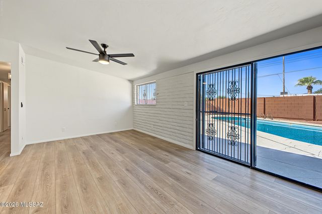 8425 E Mary Drive, Tucson, AZ 85730