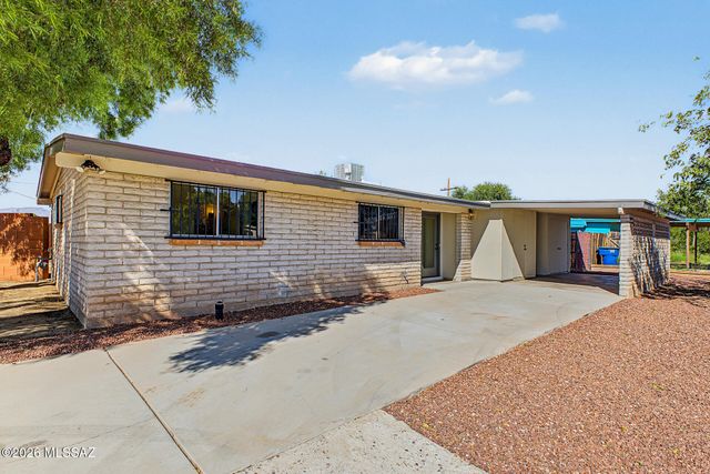 8425 E Mary Drive, Tucson, AZ 85730
