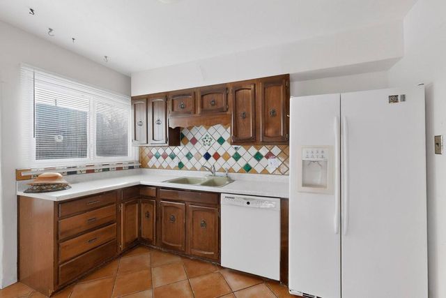 917 Girard Boulevard SE, Albuquerque, NM 87106