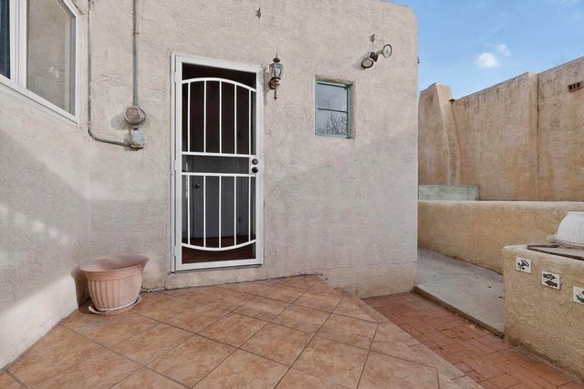 917 Girard Boulevard SE, Albuquerque, NM 87106