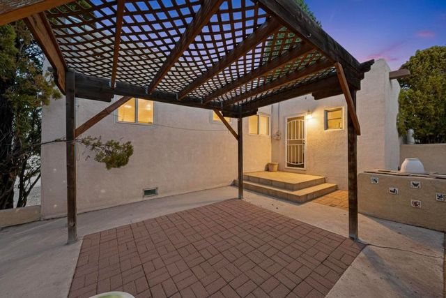 917 Girard Boulevard SE, Albuquerque, NM 87106