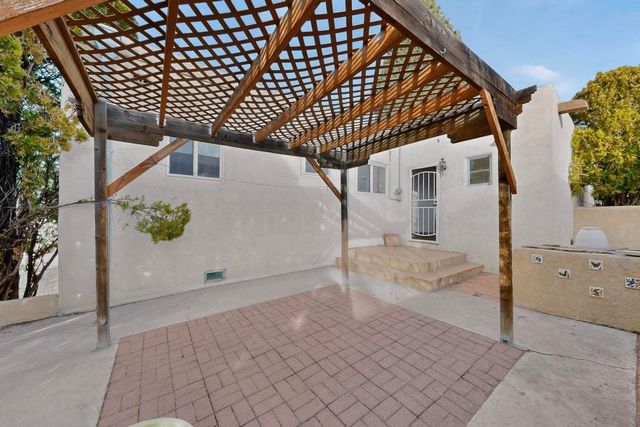 917 Girard Boulevard SE, Albuquerque, NM 87106