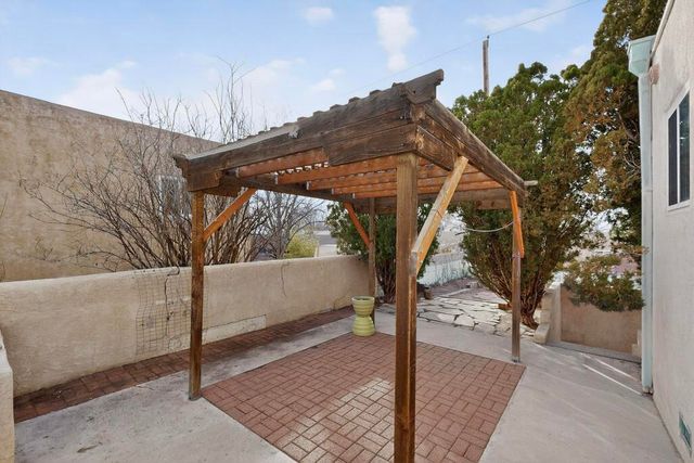 917 Girard Boulevard SE, Albuquerque, NM 87106