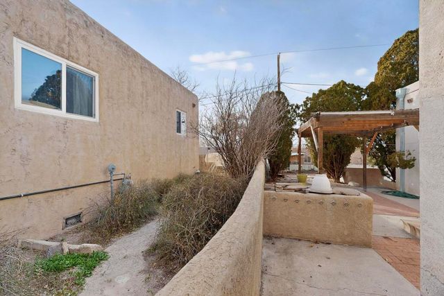 917 Girard Boulevard SE, Albuquerque, NM 87106