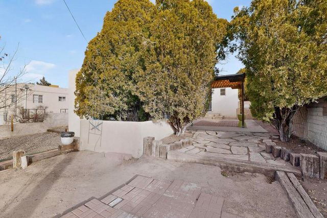 917 Girard Boulevard SE, Albuquerque, NM 87106