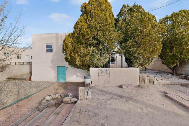 917 Girard Boulevard SE, Albuquerque, NM 87106