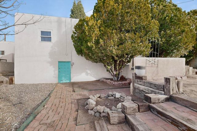 917 Girard Boulevard SE, Albuquerque, NM 87106