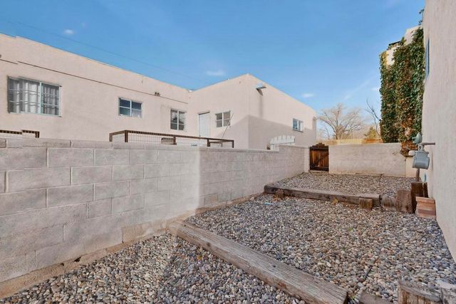 917 Girard Boulevard SE, Albuquerque, NM 87106