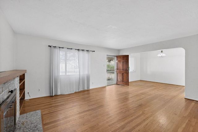 917 Girard Boulevard SE, Albuquerque, NM 87106