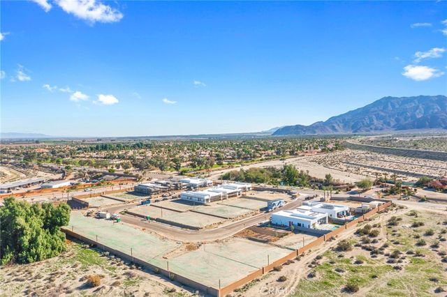 80 944 Lineta Way, La Quinta, CA 92253