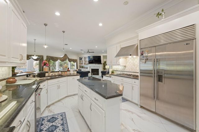 5 Camden Ct, Sugar Land, TX 77479