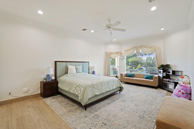 5 Camden Ct, Sugar Land, TX 77479