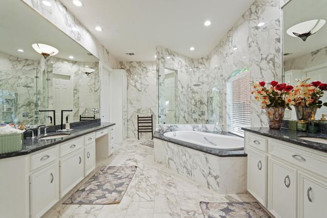 5 Camden Ct, Sugar Land, TX 77479