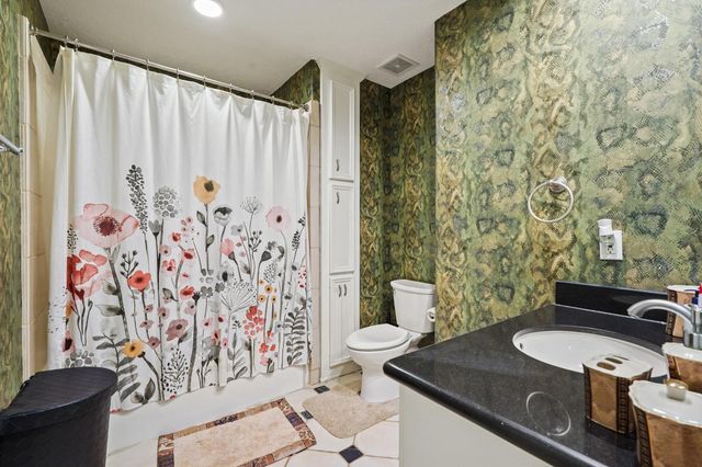 5 Camden Ct, Sugar Land, TX 77479