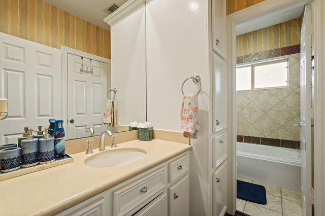 5 Camden Ct, Sugar Land, TX 77479