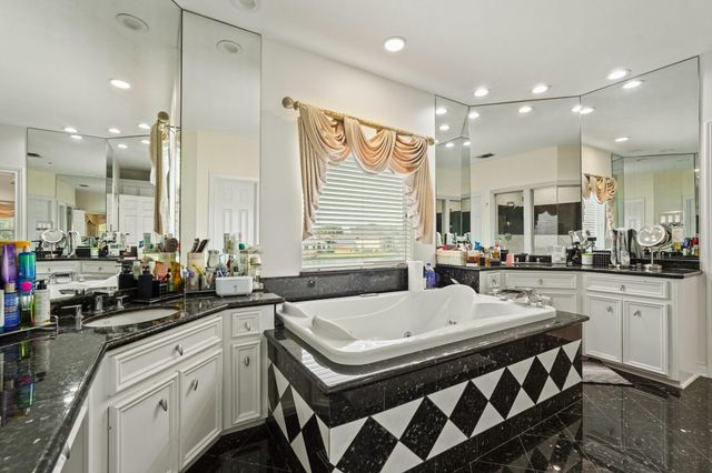 5 Camden Ct, Sugar Land, TX 77479