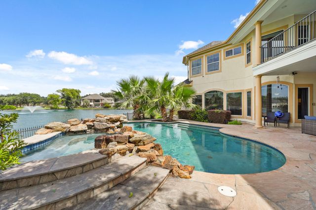 5 Camden Ct, Sugar Land, TX 77479