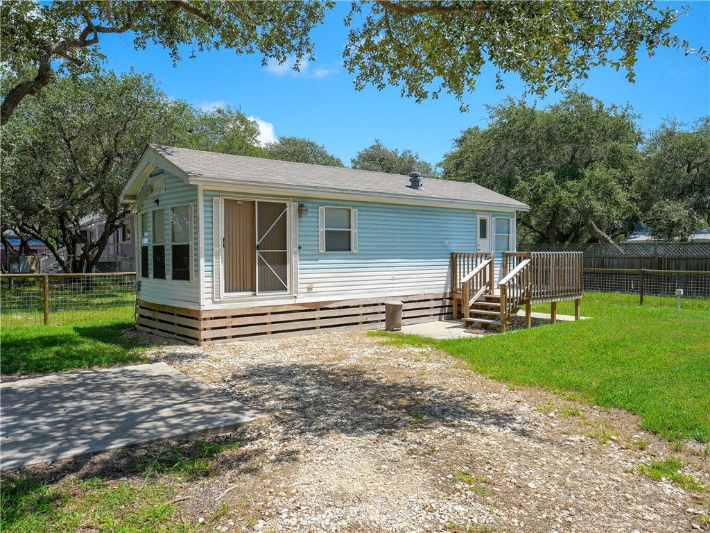 312 Traylor Ave, Rockport, TX 78382 — exterior