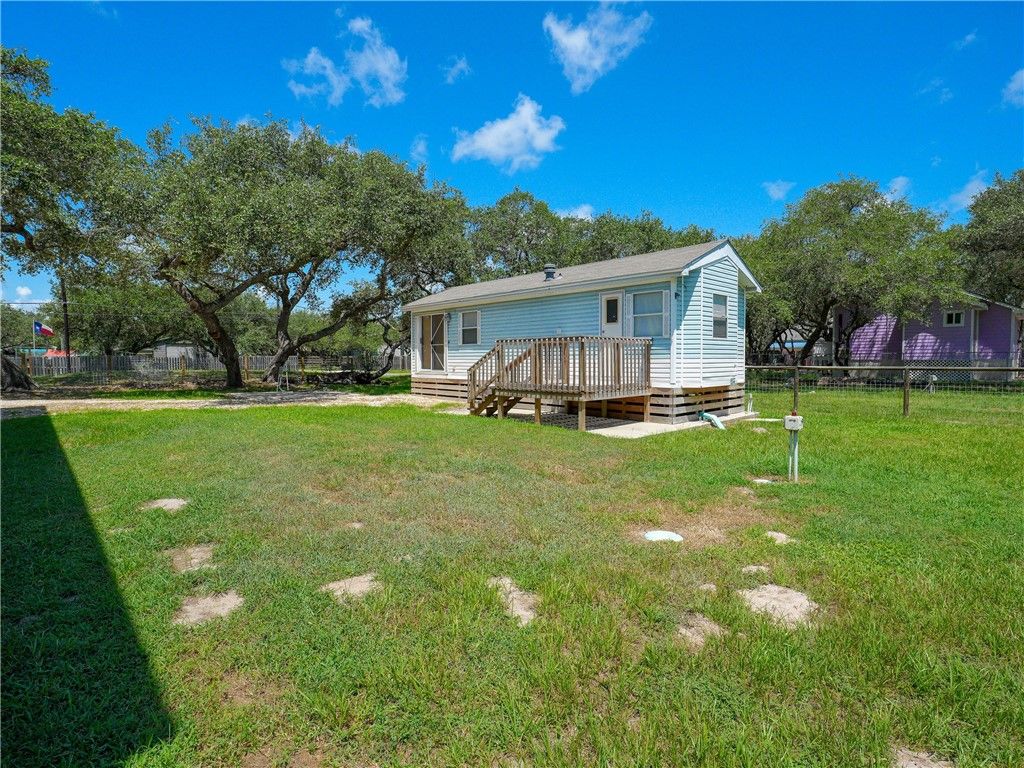 312 Traylor Ave, Rockport, TX 78382 — photo 3
