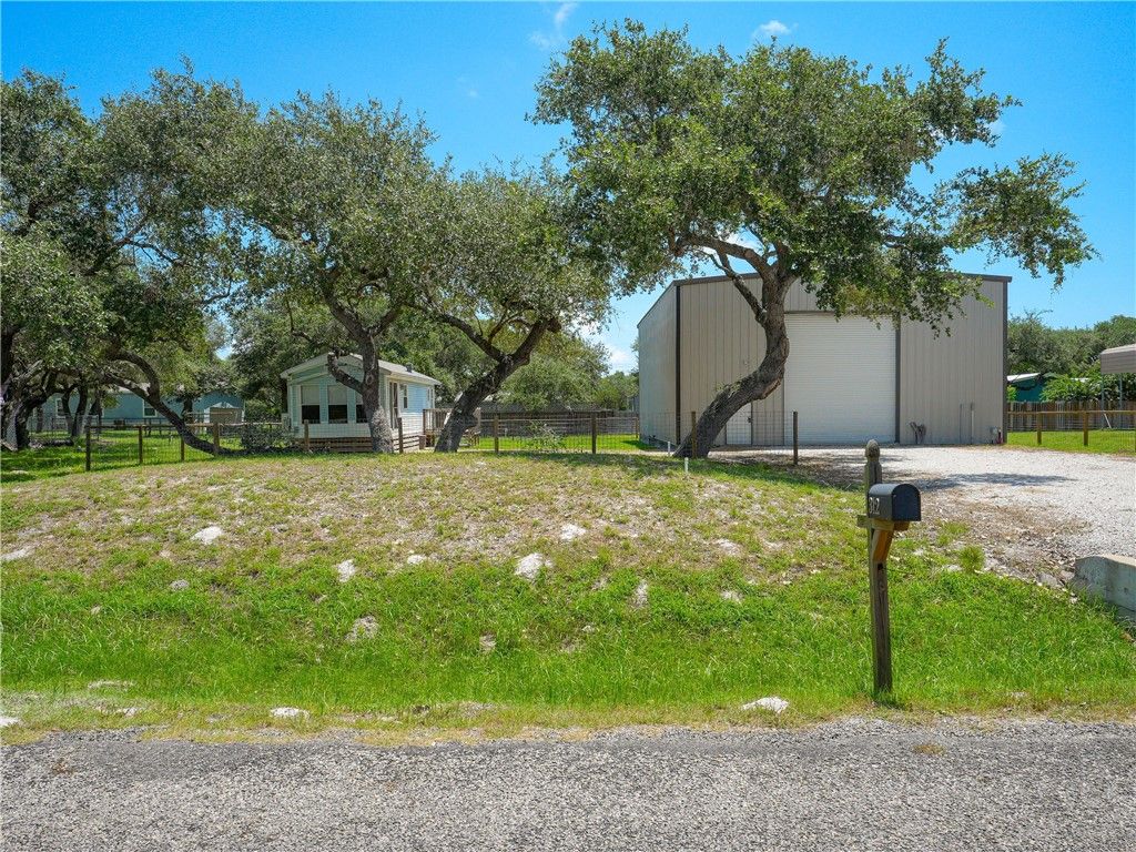 312 Traylor Ave, Rockport, TX 78382 — photo 4
