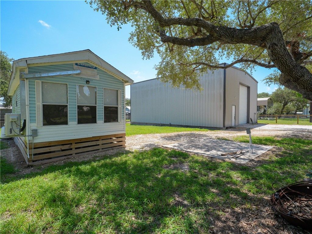 312 Traylor Ave, Rockport, TX 78382 — photo 5