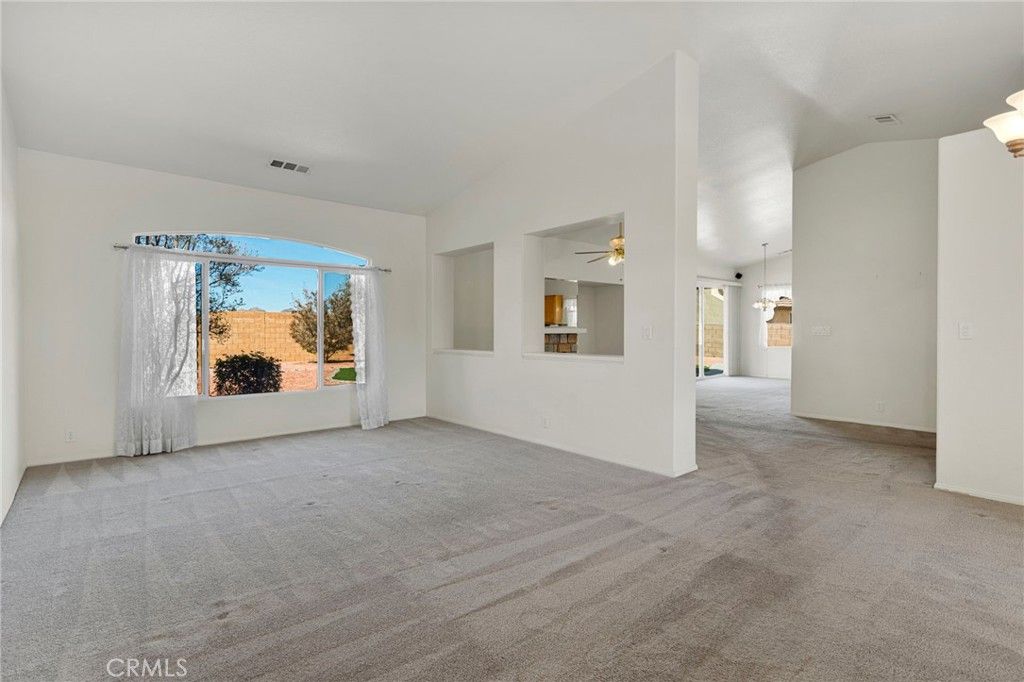 Image 11 of property listing at 18766 Kitom, Apple Valley, CA 92308