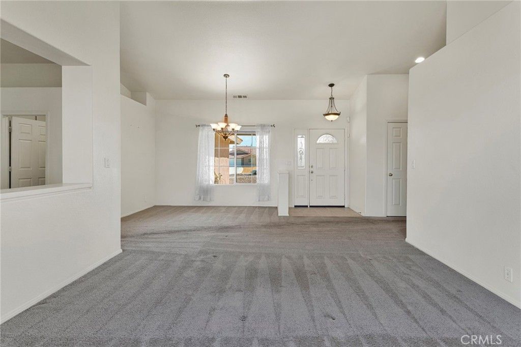 Image 12 of property listing at 18766 Kitom, Apple Valley, CA 92308