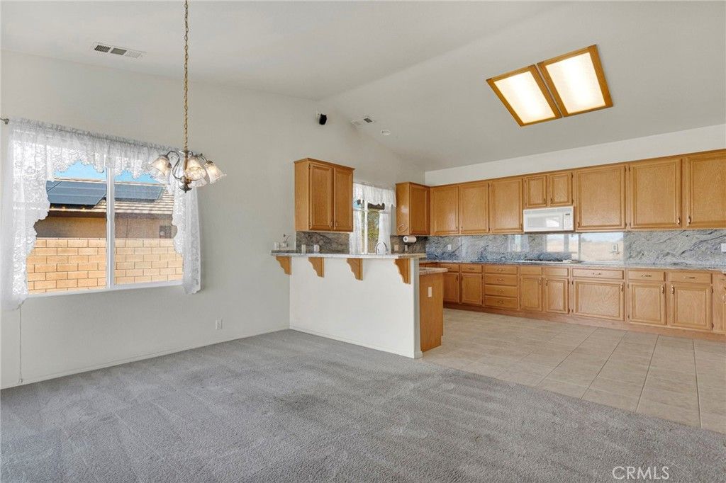 Image 20 of property listing at 18766 Kitom, Apple Valley, CA 92308