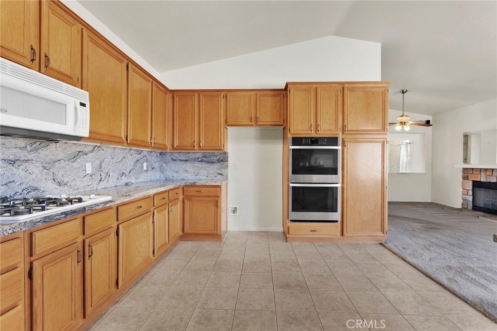 Image 21 of property listing at 18766 Kitom, Apple Valley, CA 92308