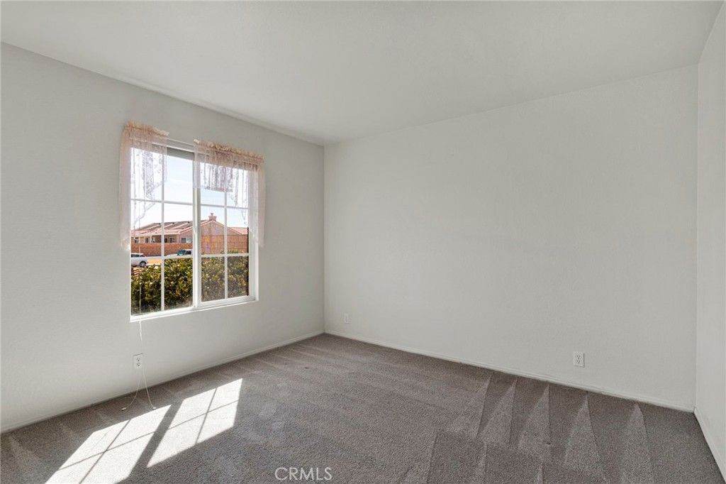 Image 27 of property listing at 18766 Kitom, Apple Valley, CA 92308