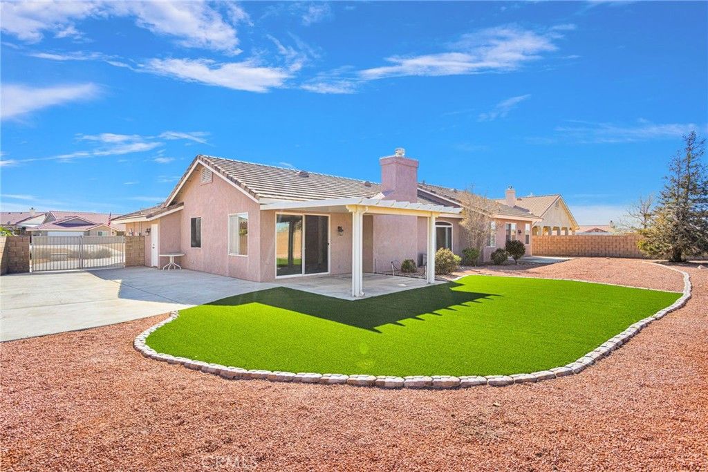 Image 3 of property listing at 18766 Kitom, Apple Valley, CA 92308