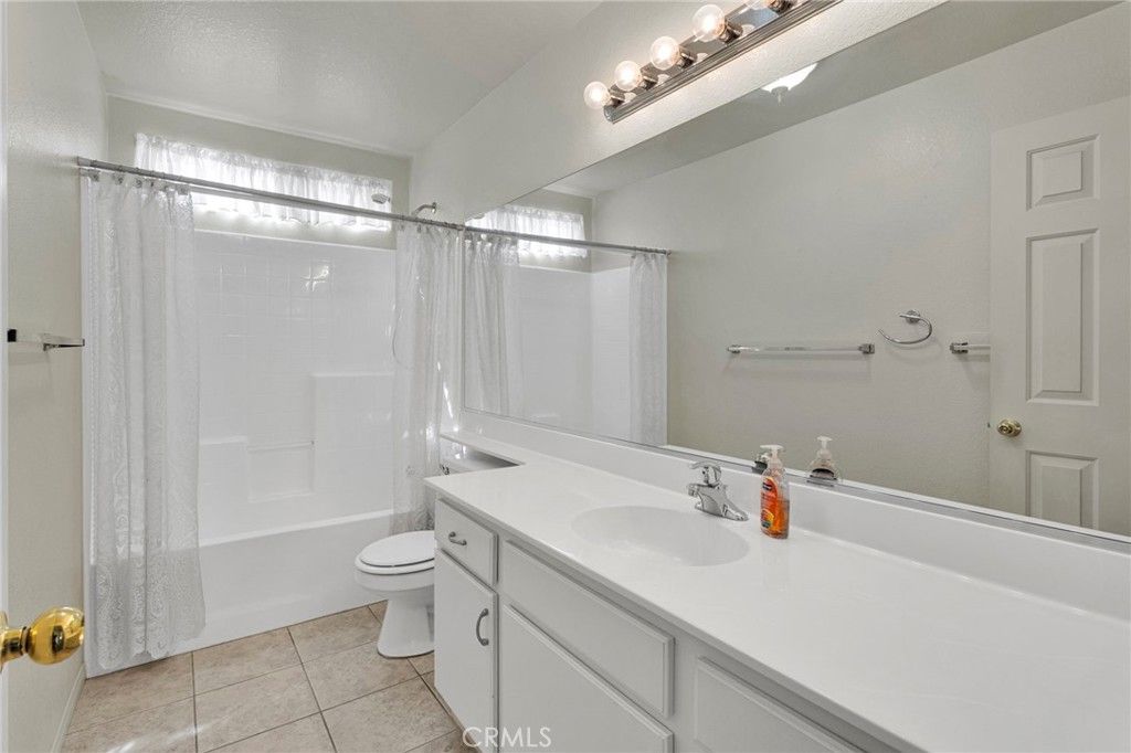 Image 32 of property listing at 18766 Kitom, Apple Valley, CA 92308