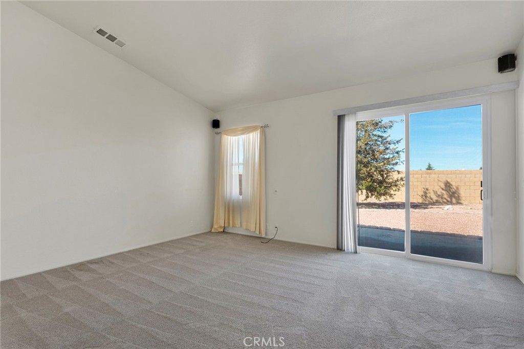 Image 36 of property listing at 18766 Kitom, Apple Valley, CA 92308