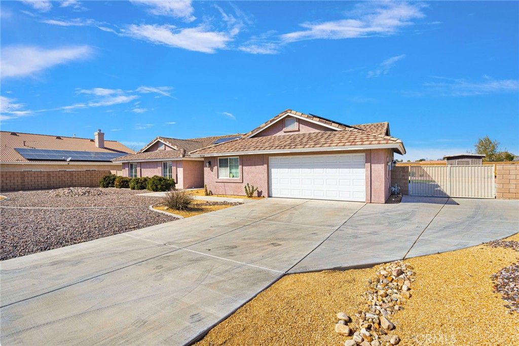 Image 4 of property listing at 18766 Kitom, Apple Valley, CA 92308