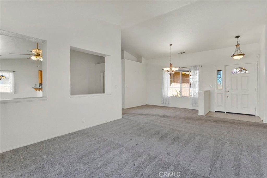 Image 9 of property listing at 18766 Kitom, Apple Valley, CA 92308