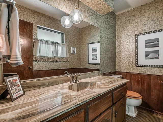 2229 Hummingbird Lane, Edmond, OK 73034