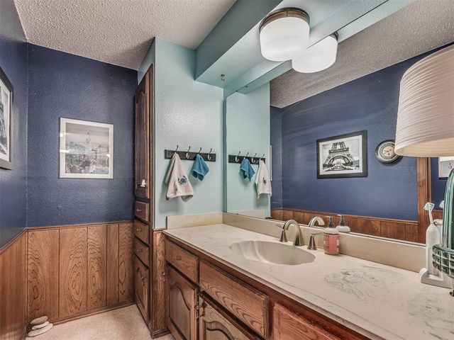 2229 Hummingbird Lane, Edmond, OK 73034
