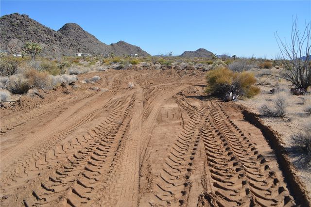 350 Arapaho Drive, Yucca, AZ 86438