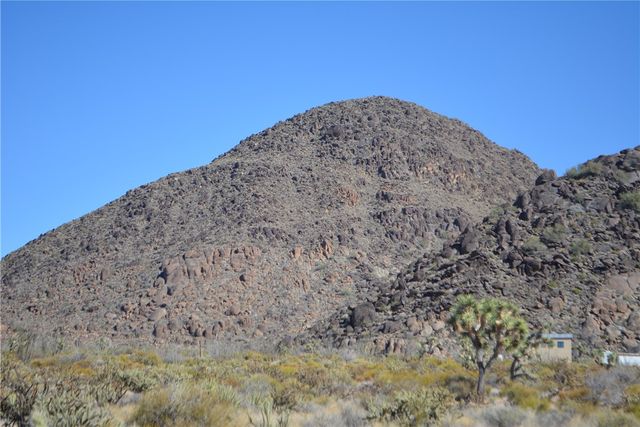 350 Arapaho Drive, Yucca, AZ 86438