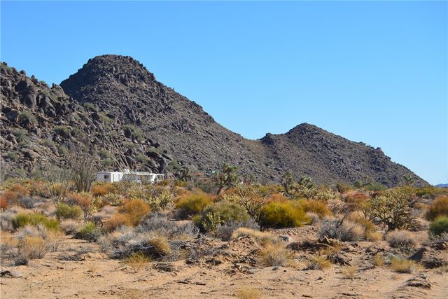 350 Arapaho Drive, Yucca, AZ 86438