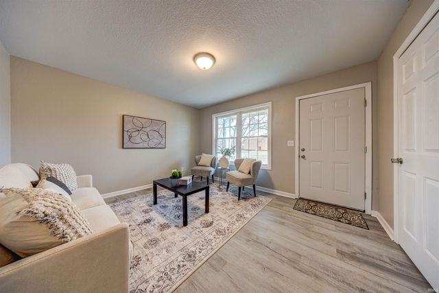 1921 Shadewood Avenue, Evansville, IN 47713