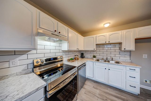 1921 Shadewood Avenue, Evansville, IN 47713