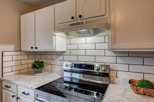 1921 Shadewood Avenue, Evansville, IN 47713