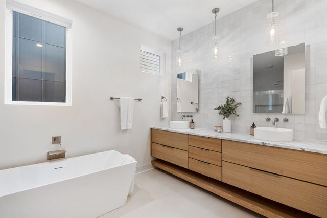 6112 Hill Circle Dr, Nashville, TN 37209