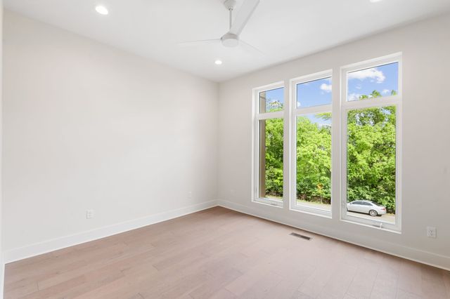 6112 Hill Circle Dr, Nashville, TN 37209